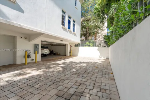 $2,995,000 | 533 Anastasia Avenue, Unit 533, Coral Gables, FL 33134