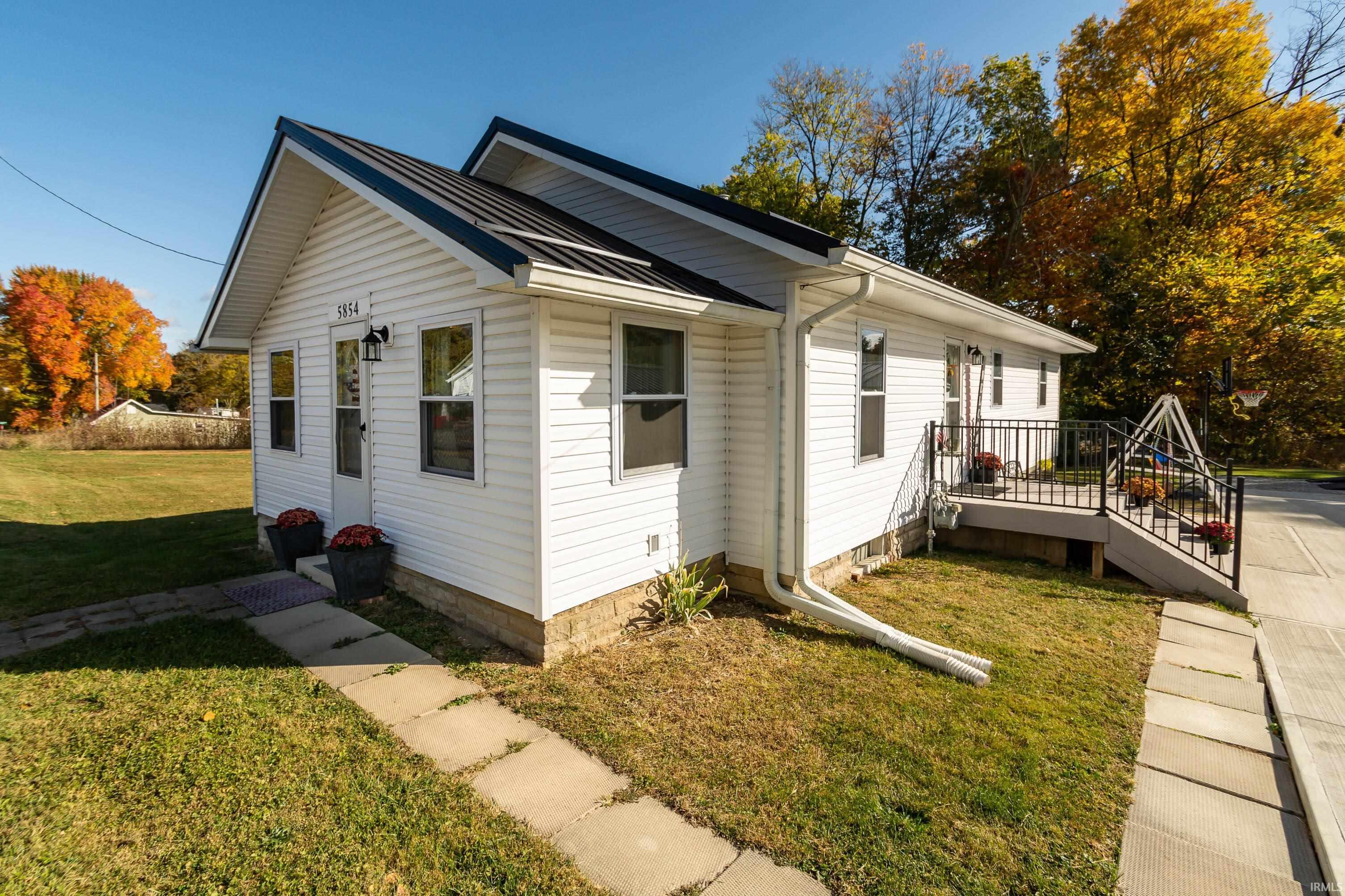 5854 South Fairfax Road Bloomington, IN 47401 - Photo 2 of 23