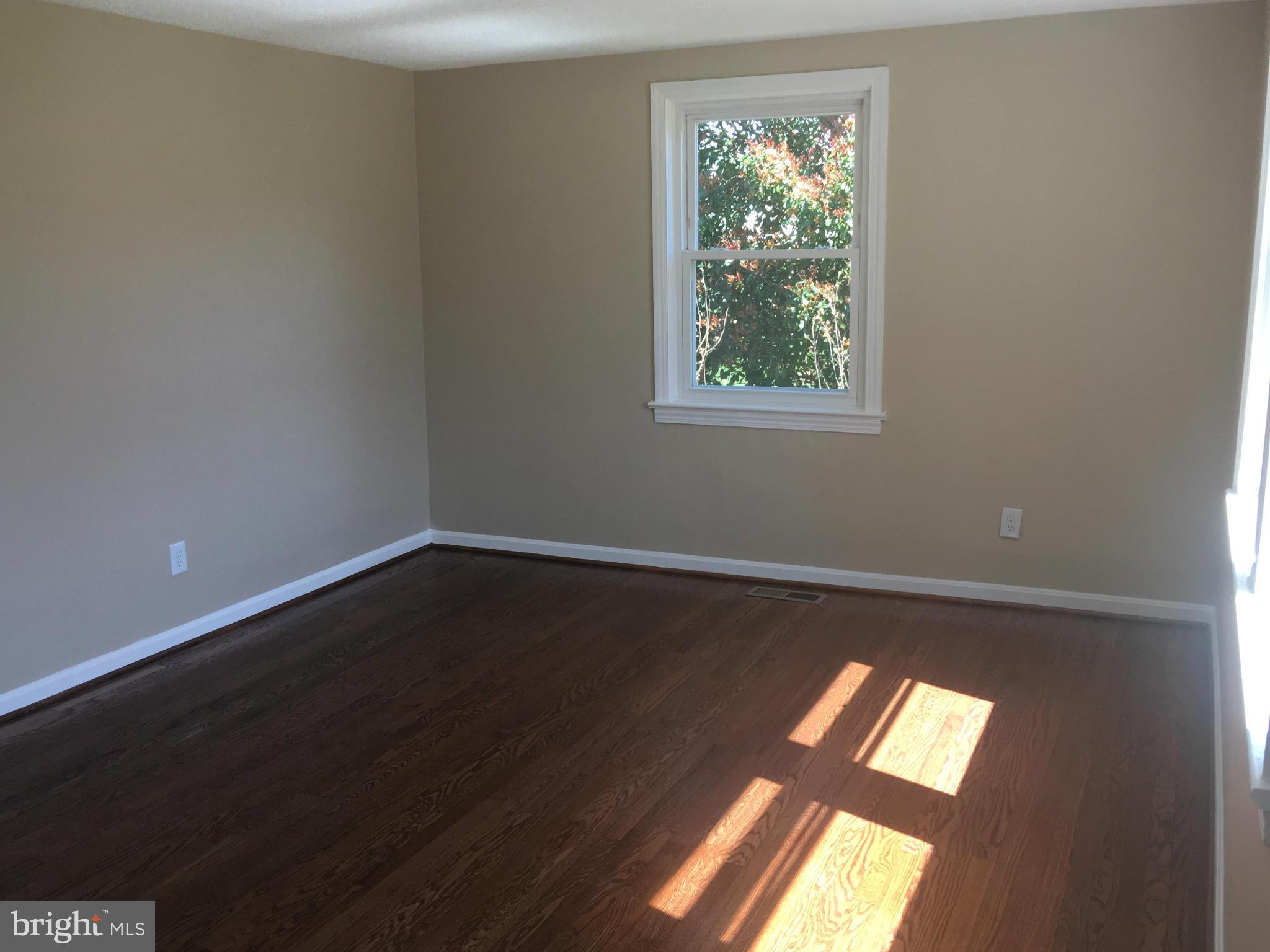10311 Roland Lane Fort Washington, MD 20744 - Photo 5 of 17 Living Room