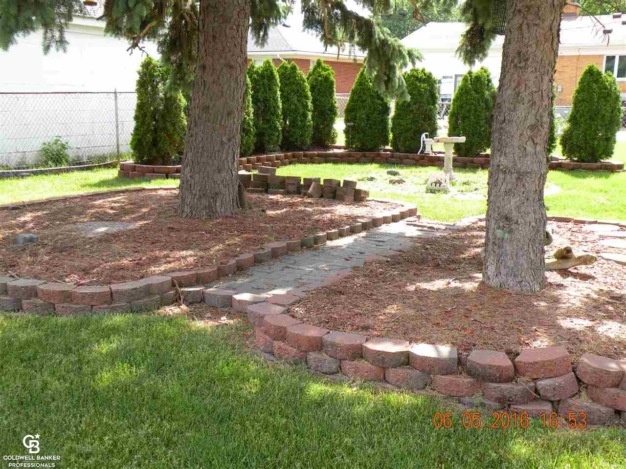 27631 Jean Road Warren, MI 48093 - Photo 23 of 31 31295119-22.JPG