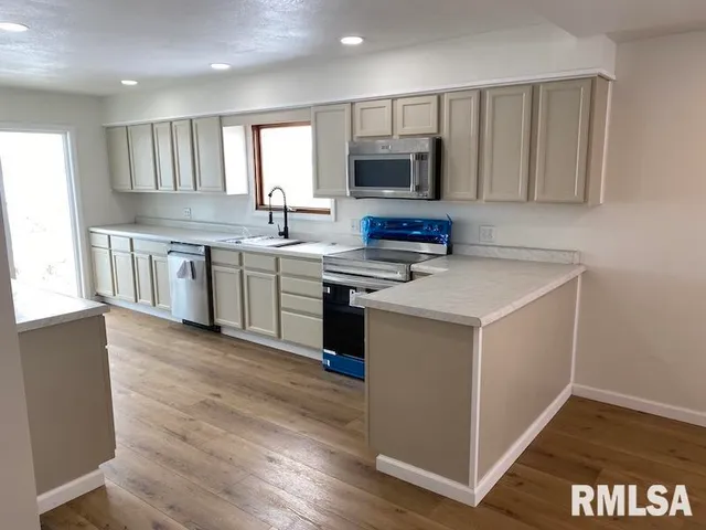 $295,750 | 5757 North 300th Street, Casey, IL 62420