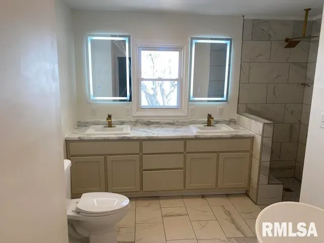 $295,750 | 5757 North 300th Street, Casey, IL 62420