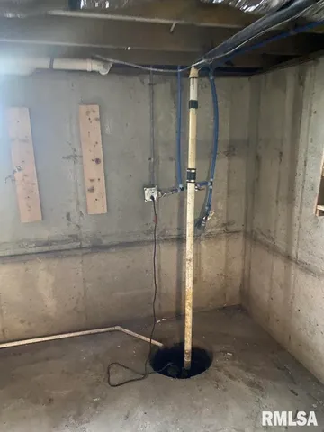 $295,750 | 5757 North 300th Street, Casey, IL 62420