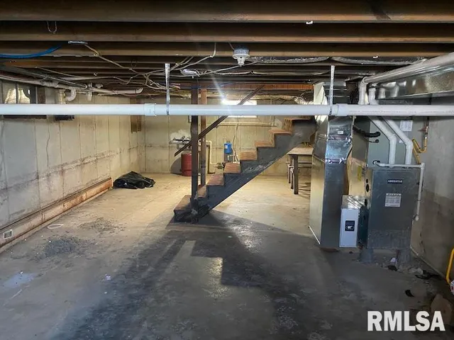 $295,750 | 5757 North 300th Street, Casey, IL 62420