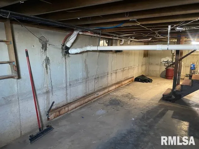 $295,750 | 5757 North 300th Street, Casey, IL 62420