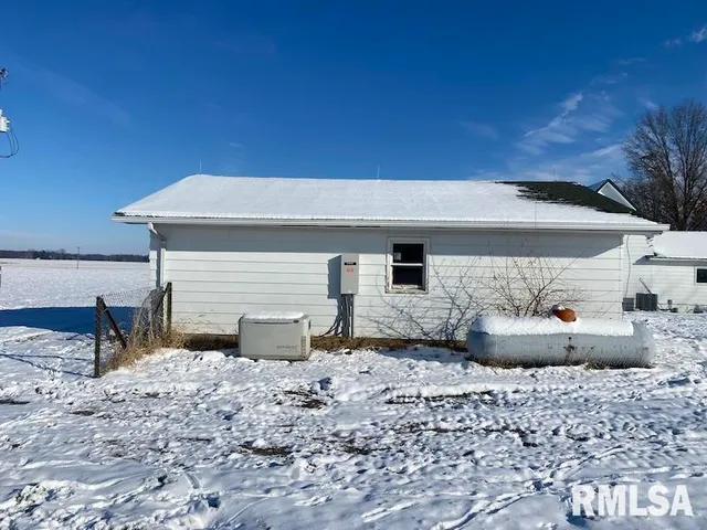 $295,750 | 5757 North 300th Street, Casey, IL 62420