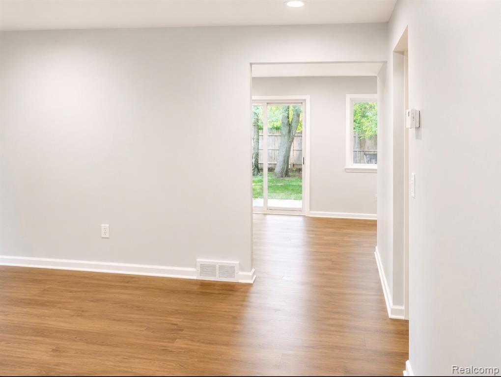 211 Hacker Street Rochester, MI 48307 - Photo 6 of 26