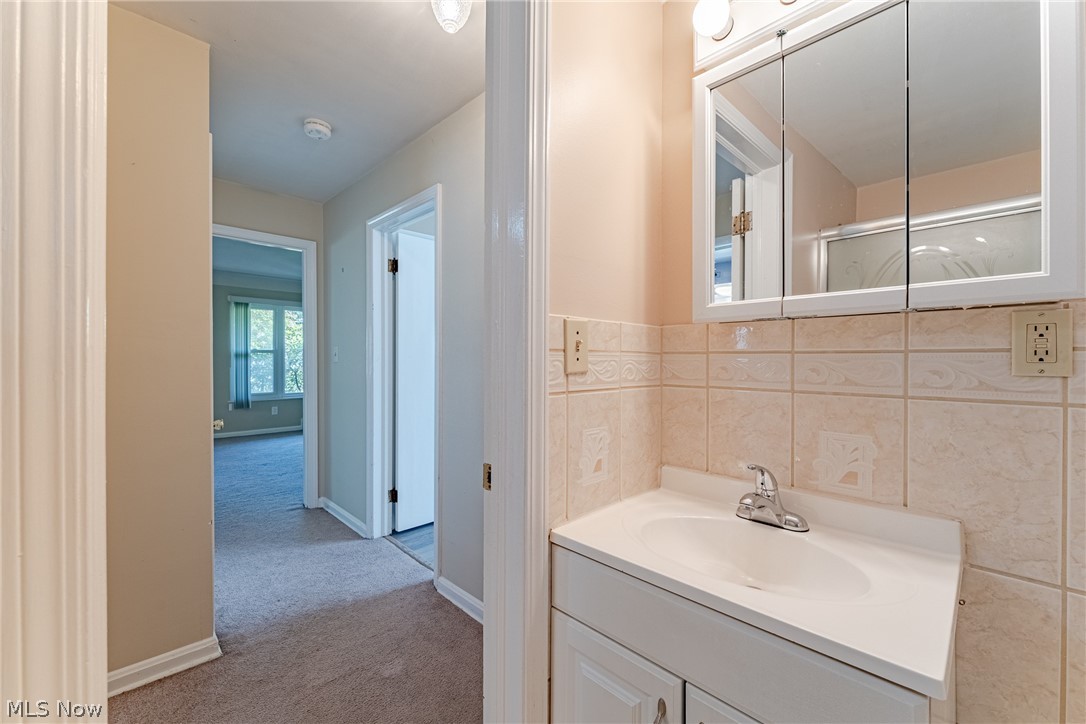 3666 Silsby Road University Heights, OH 44118 - Photo 13 of 37