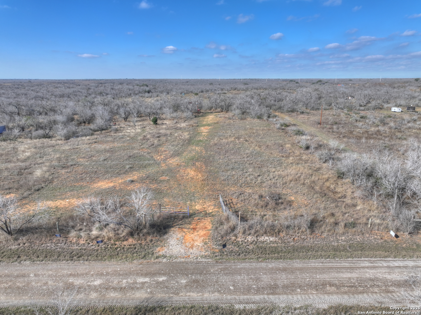 6093 Leal Road Pleasanton, TX 78064 - Photo 3 of 10