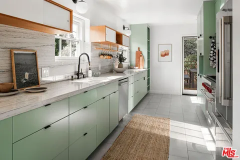 $1,495,000 | 2916 Swan Place, Los Angeles, CA 90026