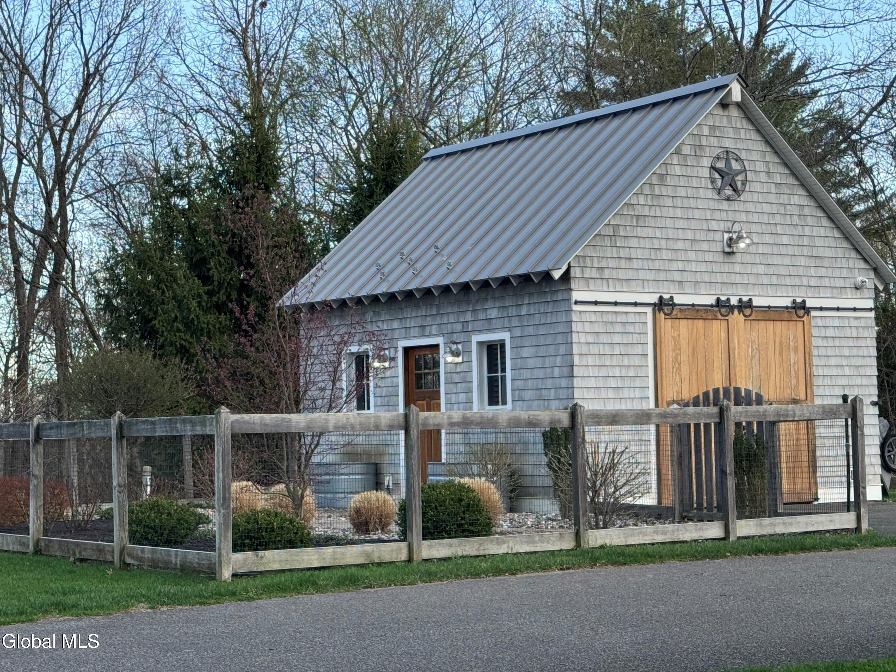 331 Vly Road Colonie, NY 12309 - Photo 4 of 4 shed