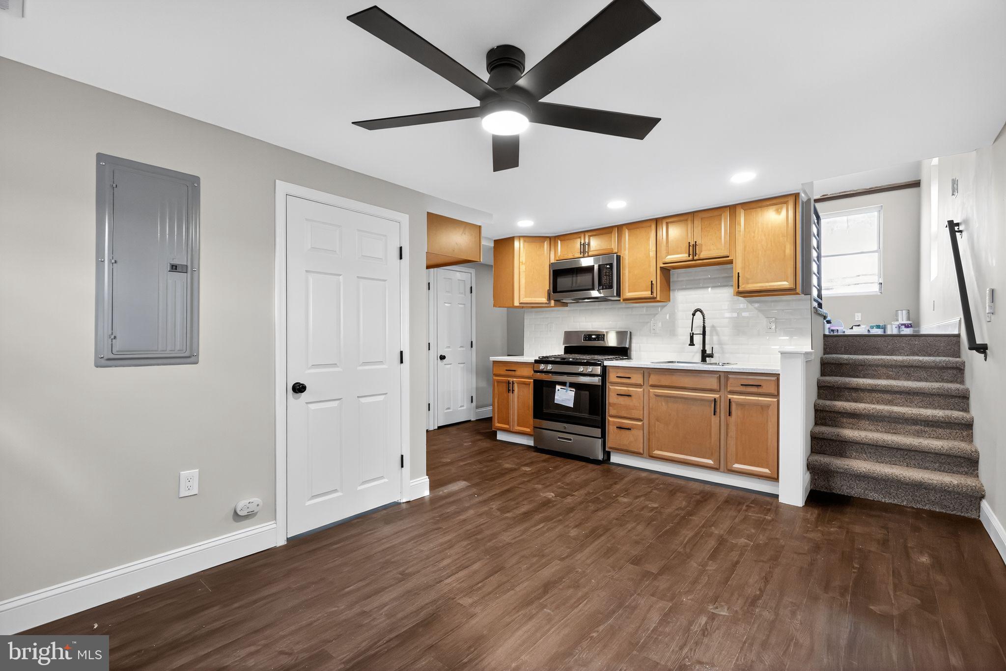 1556 Summit Street Marcus Hook, PA 19061 - Photo 2 of 15