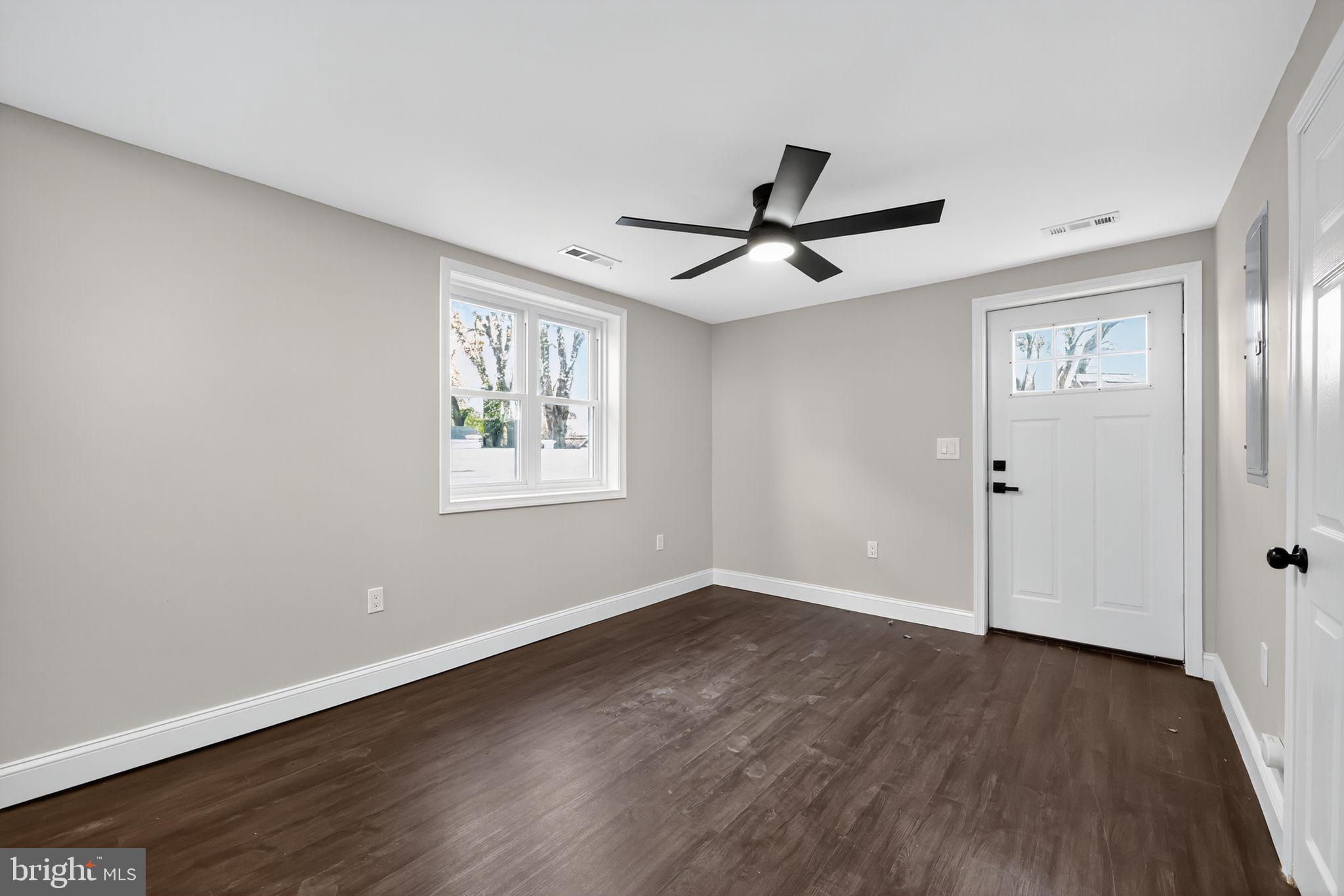 1556 Summit Street Marcus Hook, PA 19061 - Photo 3 of 15