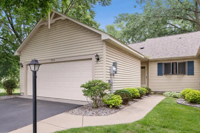 $367,500 | 2550 Moundsview Drive, Unit 49, Mounds View, MN 55112