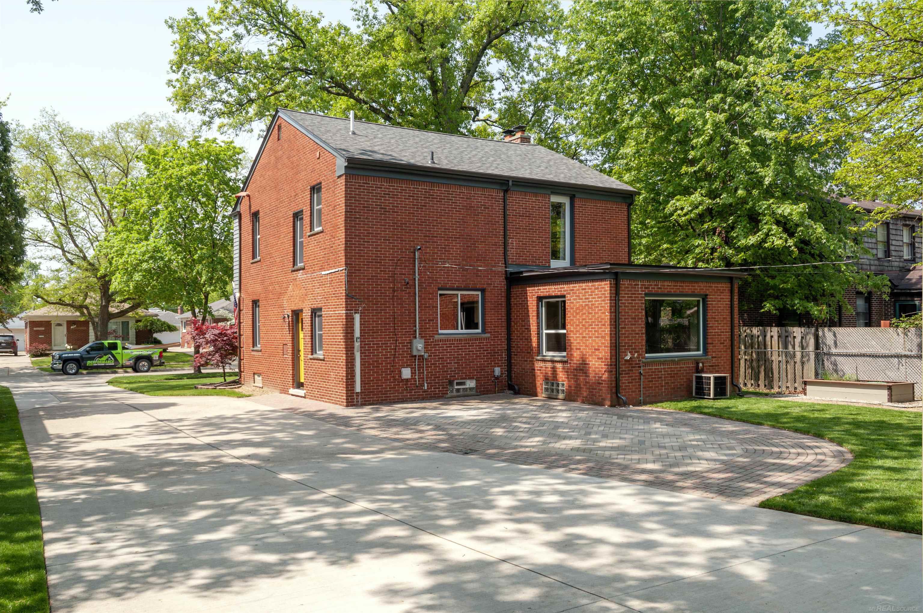 1772 Prestwick Road Grosse Pointe Woods, MI 48236 - Photo 44 of 58