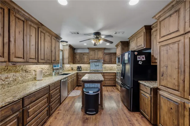 $825,000 | 7781 County Road 227, Bedias, TX 77831