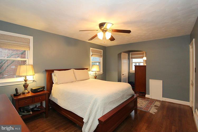 10413 Inwood Avenue Silver Spring, MD 20902 - Photo 18 of 29 Bedroom (Master)