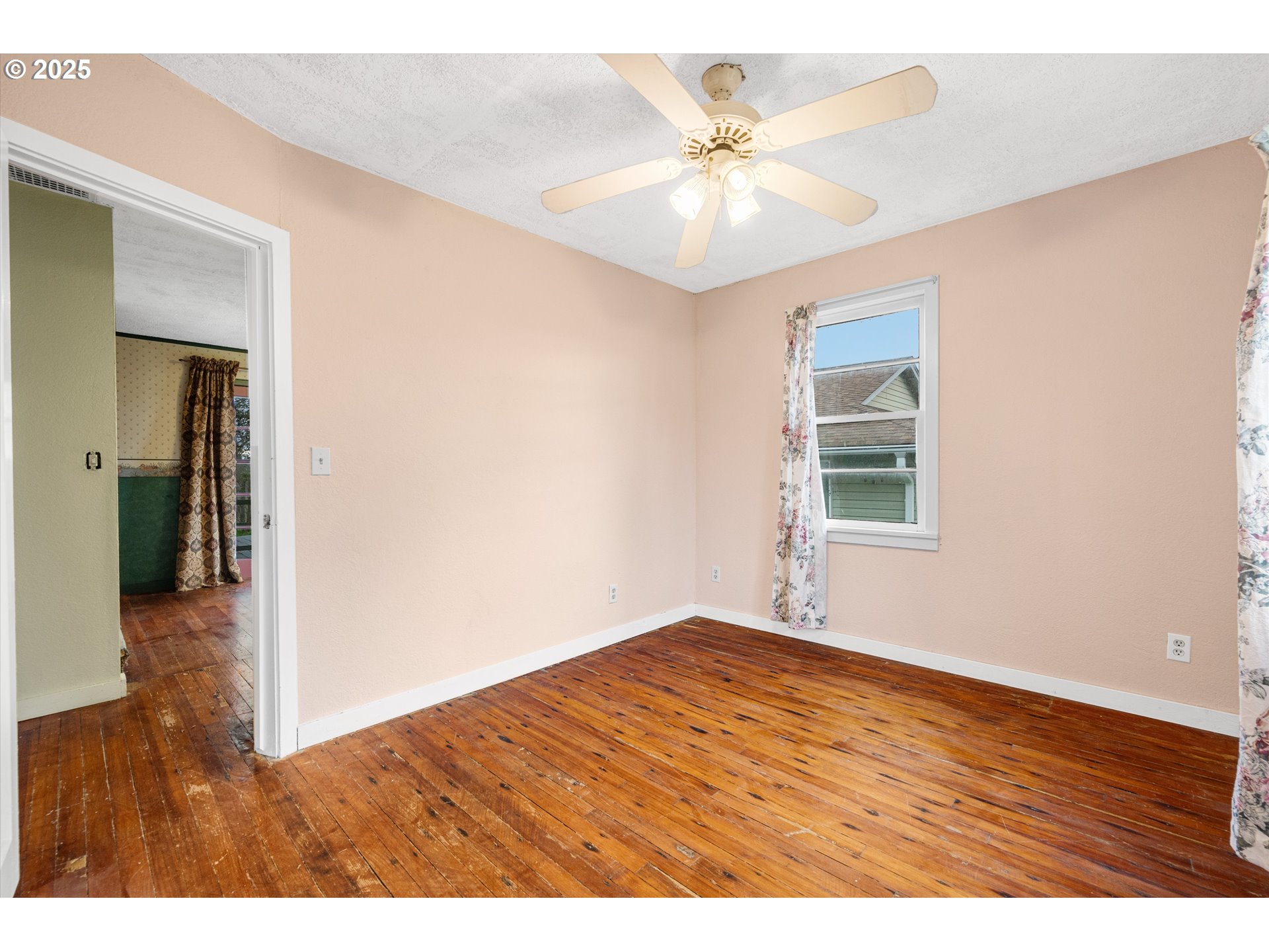 948 Southwest Maple Street Dallas, OR 97338 - Photo 15 of 28