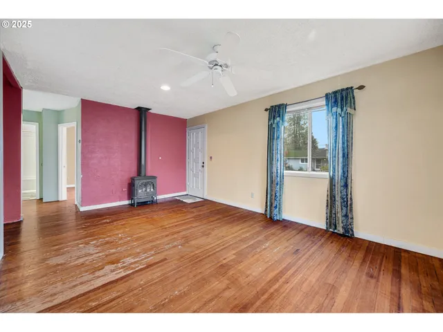 $279,000 | 948 Southwest Maple Street, Dallas, OR 97338