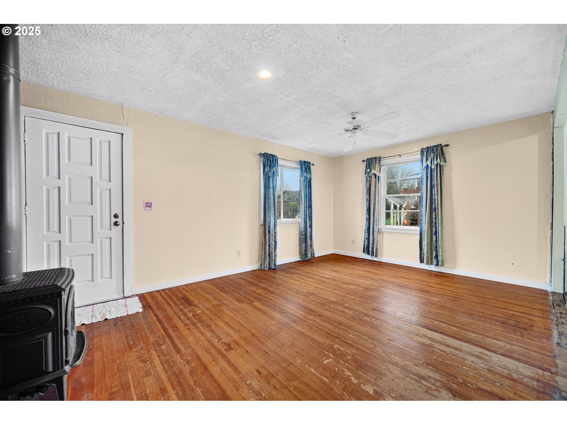 948 Southwest Maple Street Dallas, OR 97338 - Photo 4 of 28