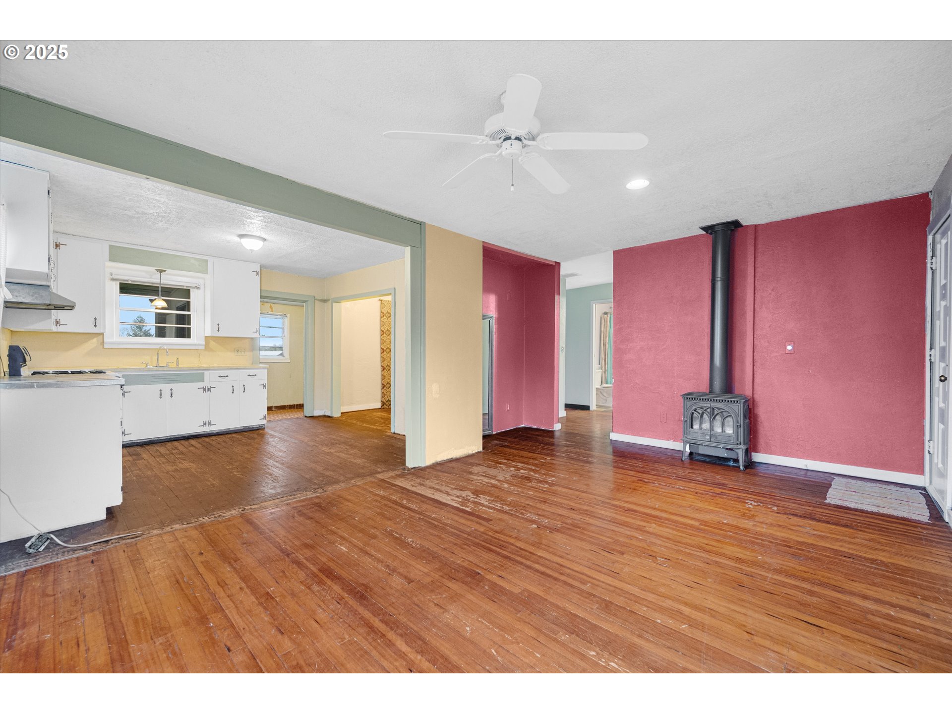 948 Southwest Maple Street Dallas, OR 97338 - Photo 6 of 28