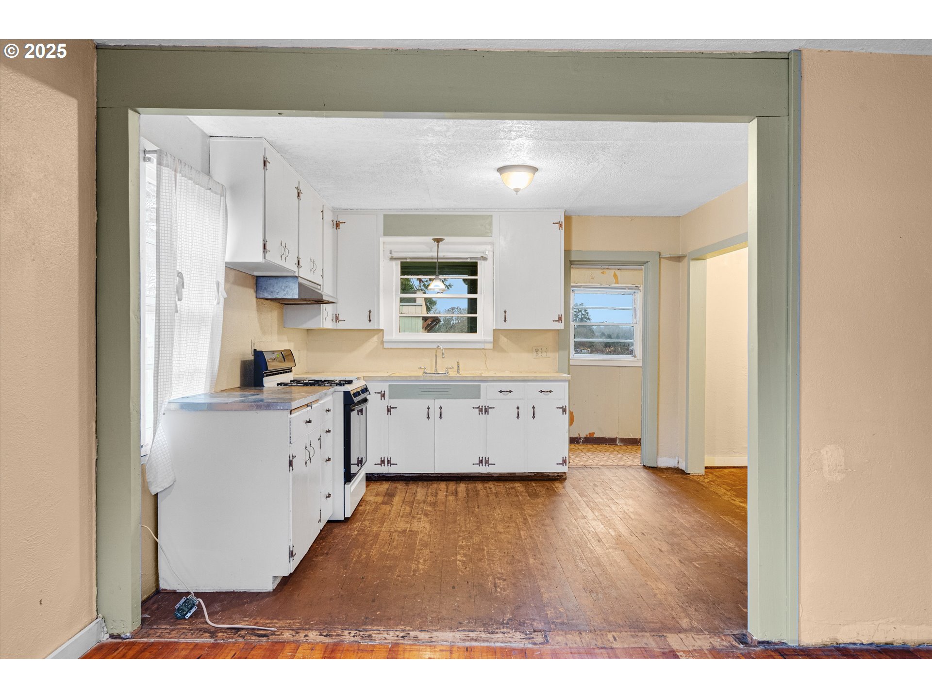 948 Southwest Maple Street Dallas, OR 97338 - Photo 7 of 28