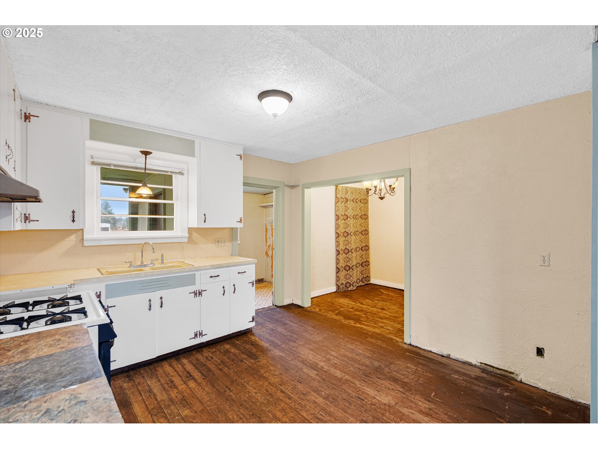 948 Southwest Maple Street Dallas, OR 97338 - Photo 8 of 28