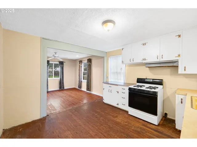 $279,000 | 948 Southwest Maple Street, Dallas, OR 97338