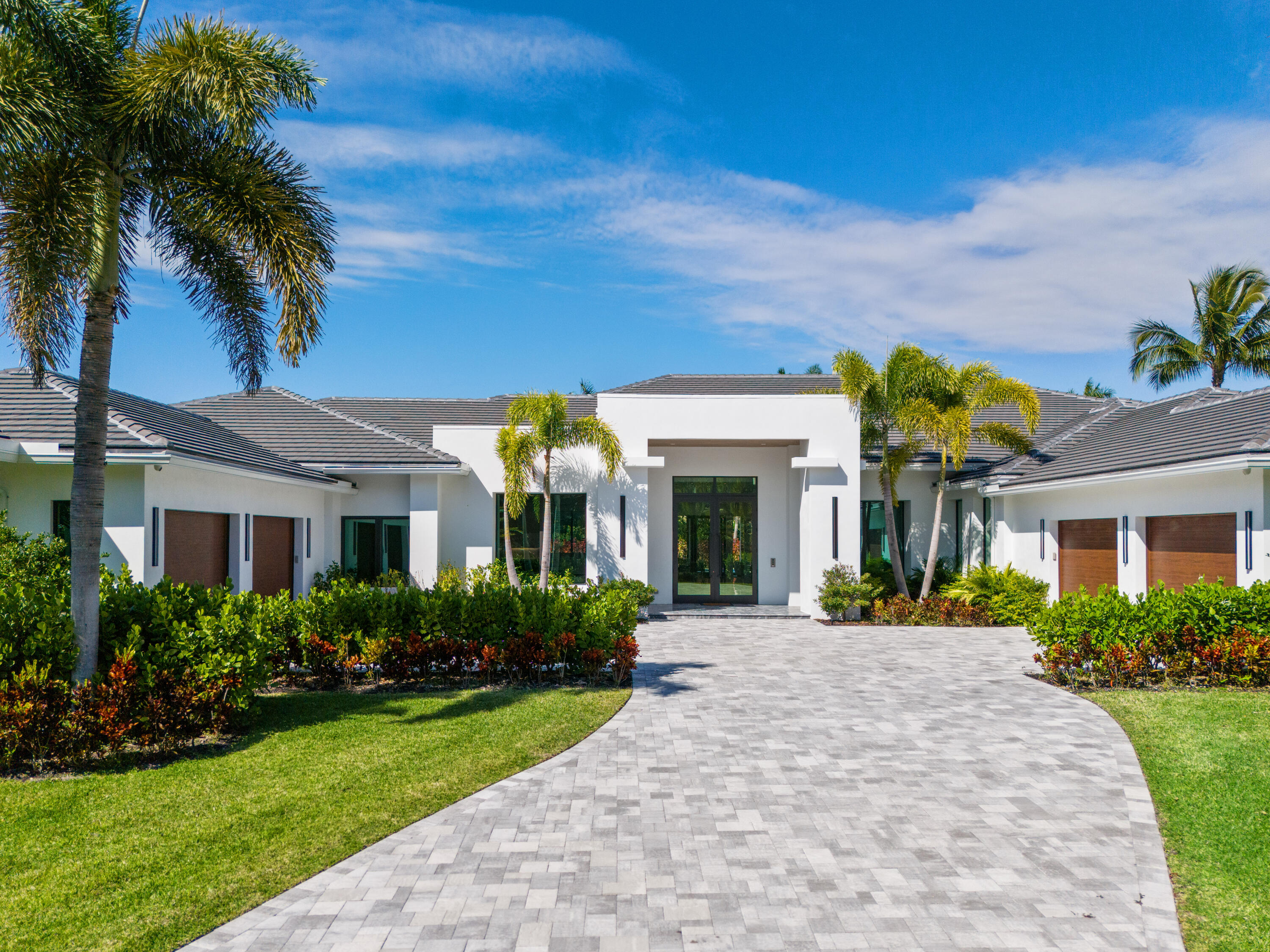 8235 Twin Lake Drive Boca Raton, FL 33496 - Photo 10 of 110 DJI_20250302143447_0024_D