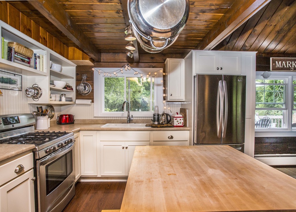 19 Smith Street Fairhaven, MA 02719 - Photo 8 of 21