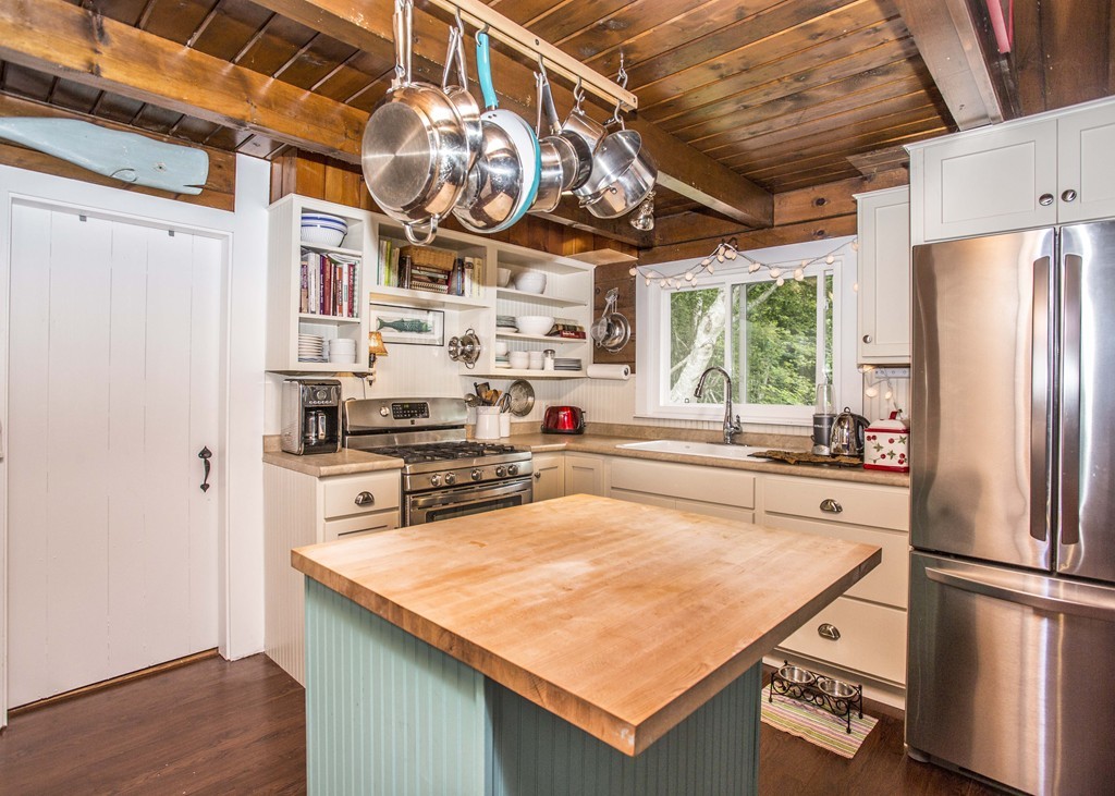 19 Smith Street Fairhaven, MA 02719 - Photo 9 of 21