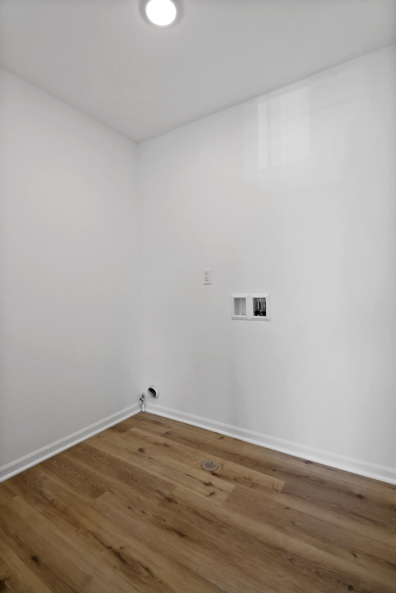10410 California Street Crown Point, IN 46307 - Photo 20 of 24 a view of a room with wooden floor
