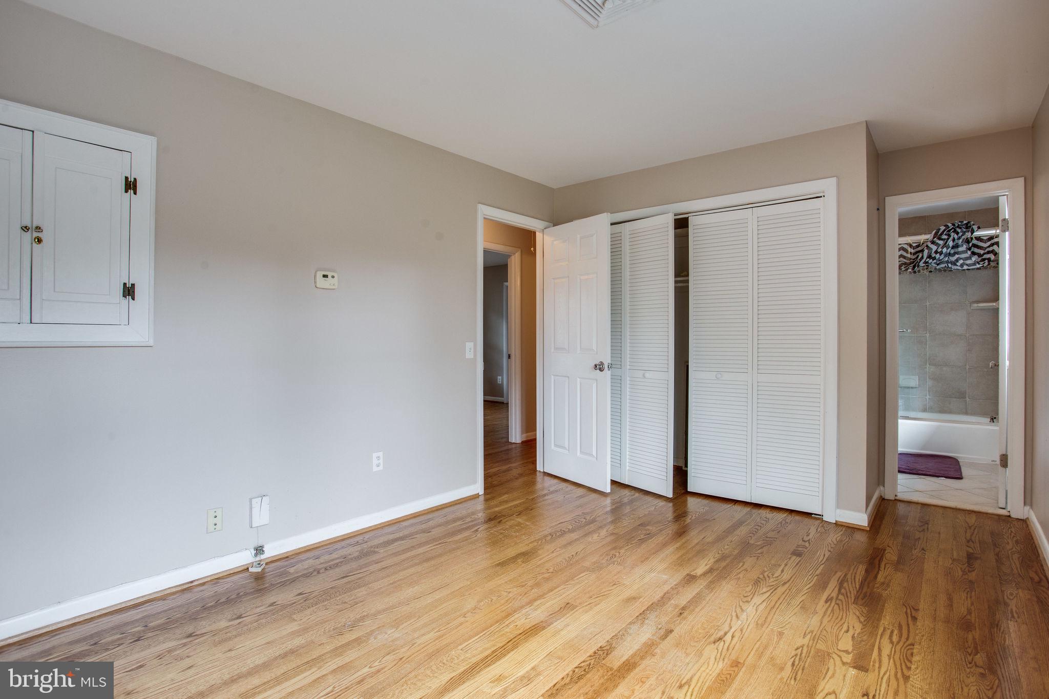 9713 Clarks Crossing Road Vienna, VA 22182 - Photo 23 of 36 2nd Floor Bedroom #2 w/ Ensuite Bathroom