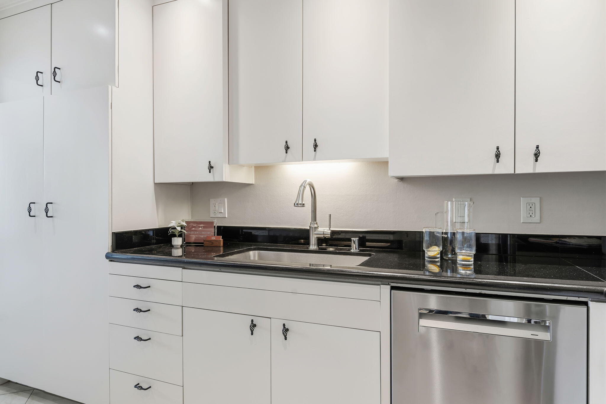 1032 Fairway Road Montecito, CA 93108 - Photo 11 of 26 Kitchen