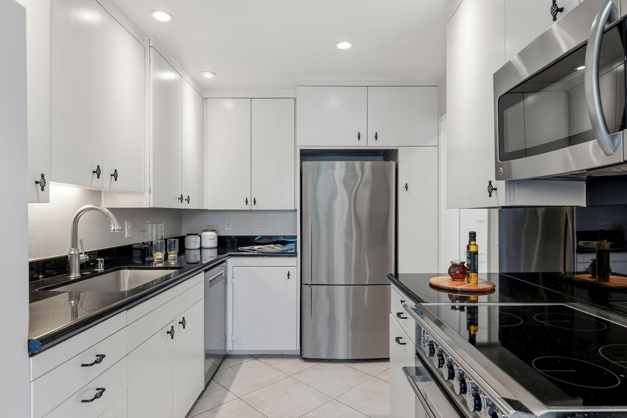 1032 Fairway Road Montecito, CA 93108 - Photo 10 of 26 Kitchen