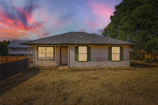 a view of a house with a outdoor space