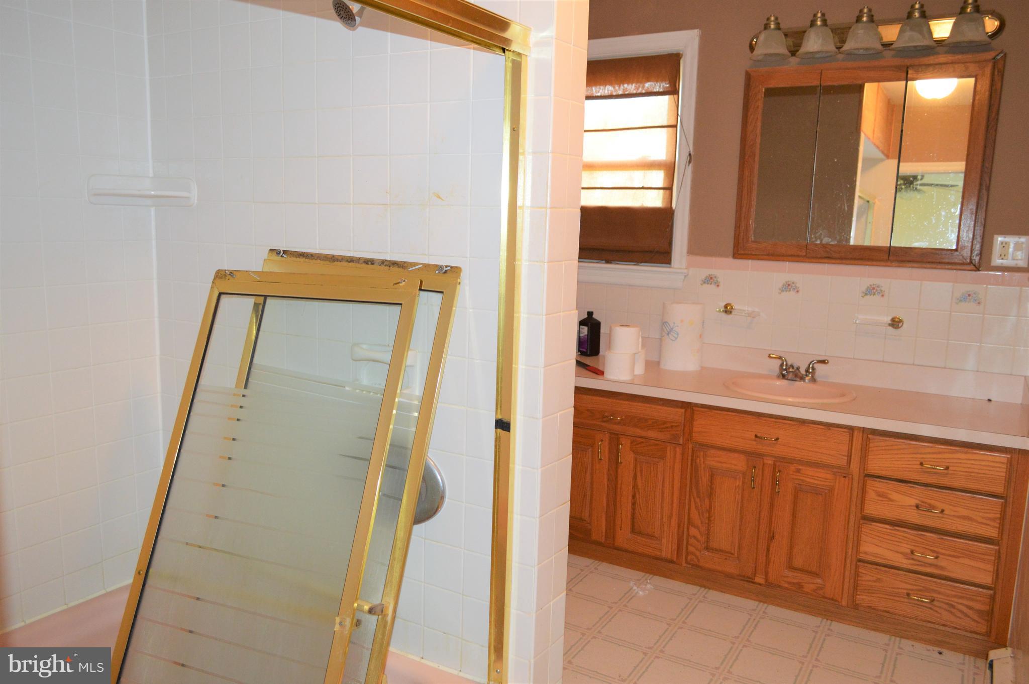 2209 Fairmount Road Hampstead, MD 21074 - Photo 16 of 29 Full Bathroom