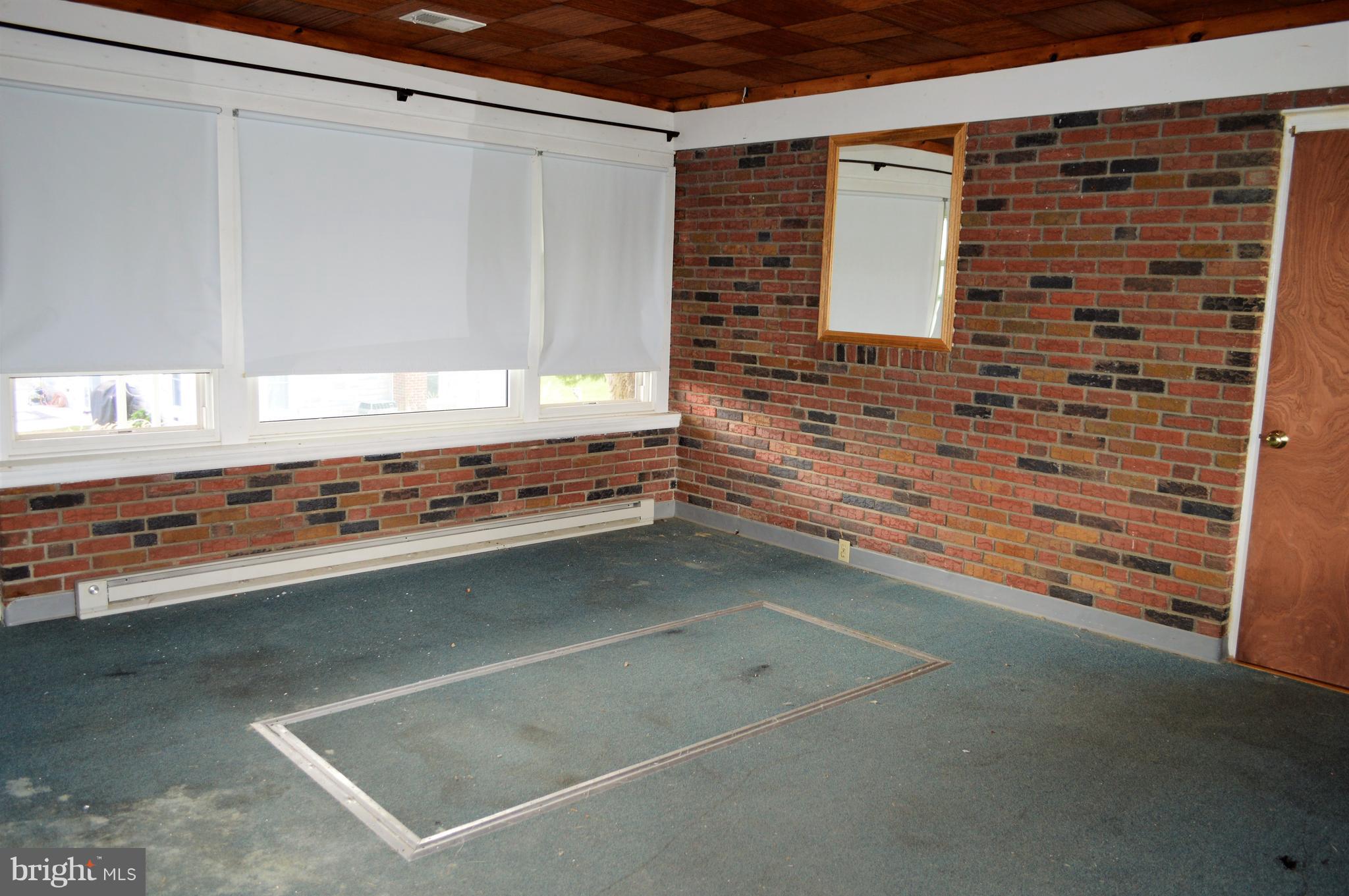 2209 Fairmount Road Hampstead, MD 21074 - Photo 22 of 29 Closed-in Breezeway between house and garage