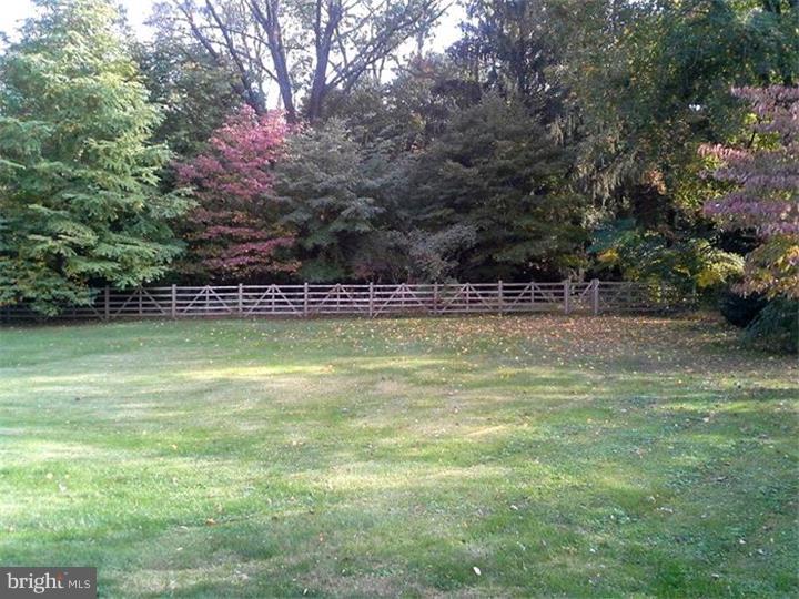 116 Pine Tree Road Wayne, PA 19087 - Photo 2 of 25 Exterior Back