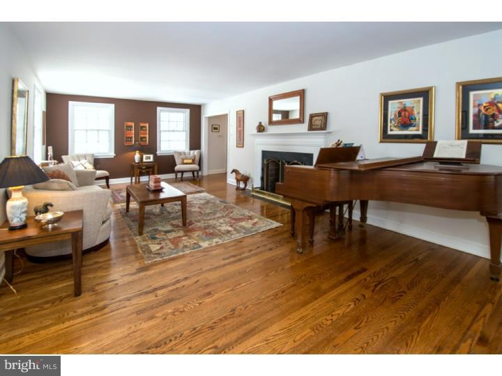 116 Pine Tree Road Wayne, PA 19087 - Photo 8 of 25 Living Room