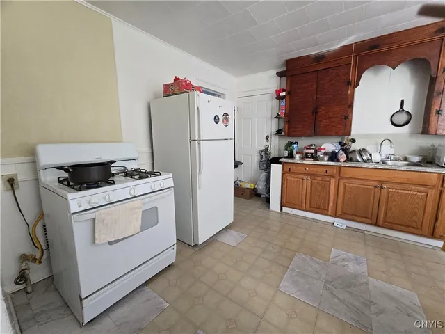 $119,900 | 317 East Division Street, Syracuse, NY 13208