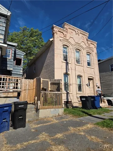 $119,900 | 317 East Division Street, Syracuse, NY 13208