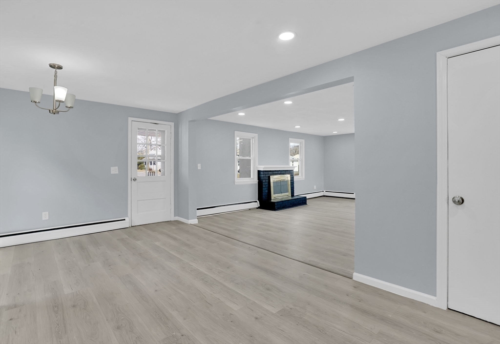 116 Carr Street Springfield, MA 01118 - Photo 11 of 35