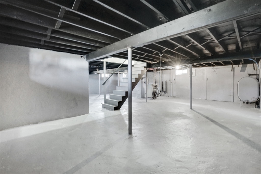 116 Carr Street Springfield, MA 01118 - Photo 20 of 35