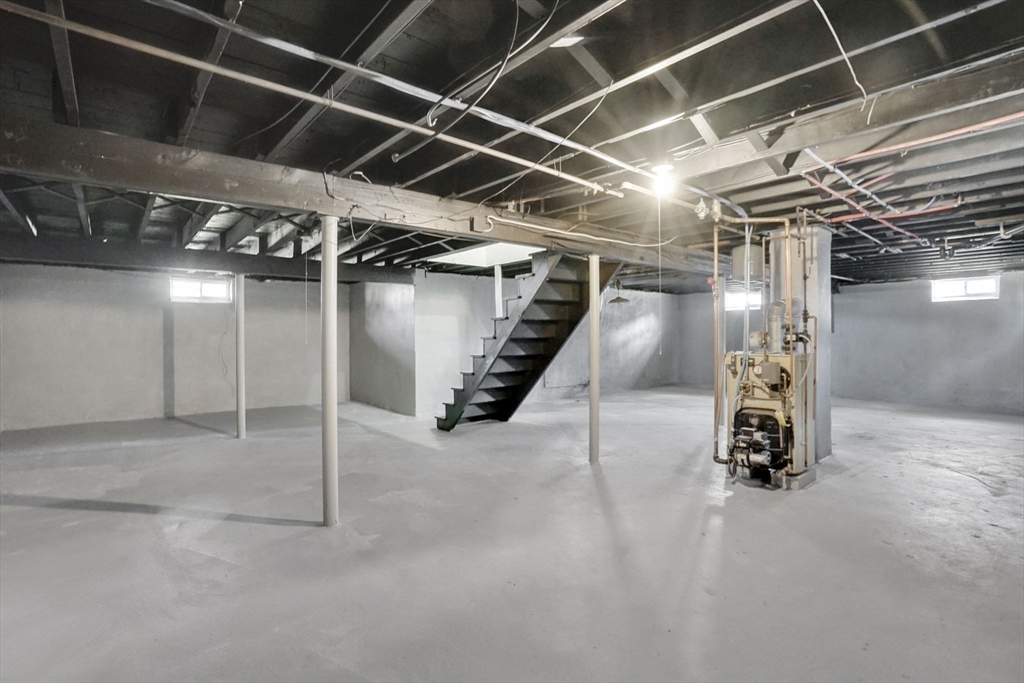 116 Carr Street Springfield, MA 01118 - Photo 21 of 35