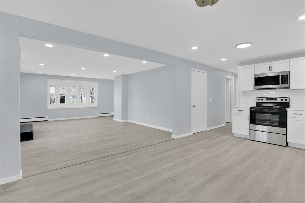 116 Carr Street Springfield, MA 01118 - Photo 7 of 35