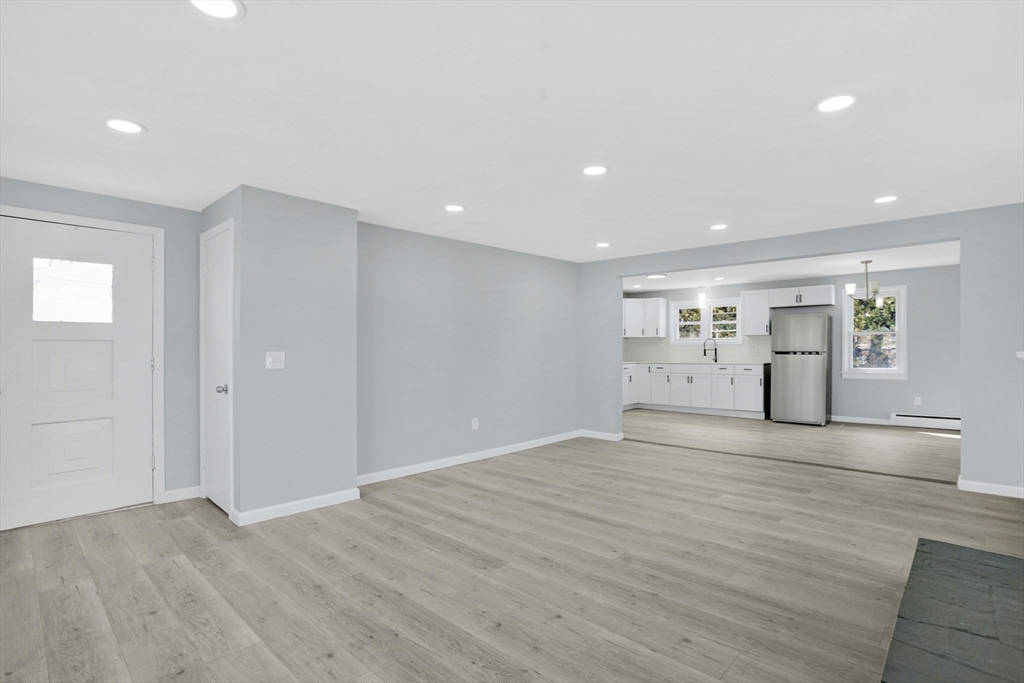 116 Carr Street Springfield, MA 01118 - Photo 10 of 35