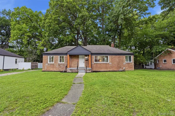 $249,900 | 21161 Westhampton Street, Oak Park, MI 48237
