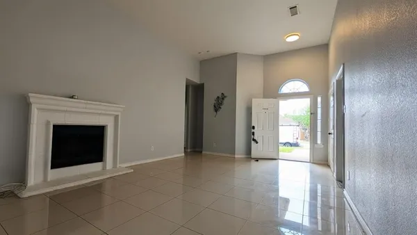 $2,150 | 101 Quail Briar Lane, Arlington, TX 76002