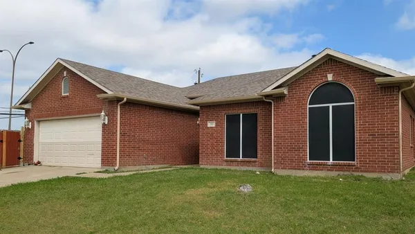 $2,150 | 101 Quail Briar Lane, Arlington, TX 76002